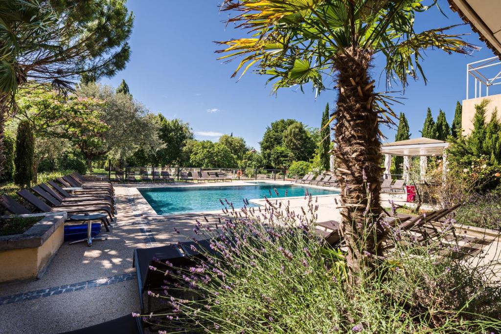 Domaine de la Petite Isle Sowell Hotels L'Isle-sur-la-Sorgue piscine